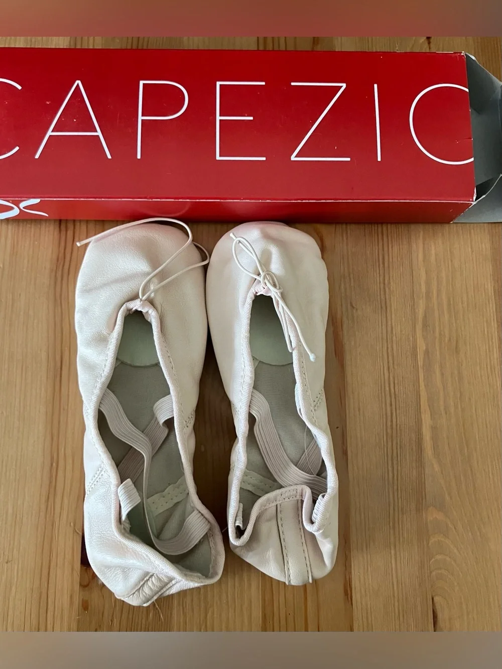 NEW Capezio Juliet 2 2028 LPK Size 4M Pink Ballet Slippers